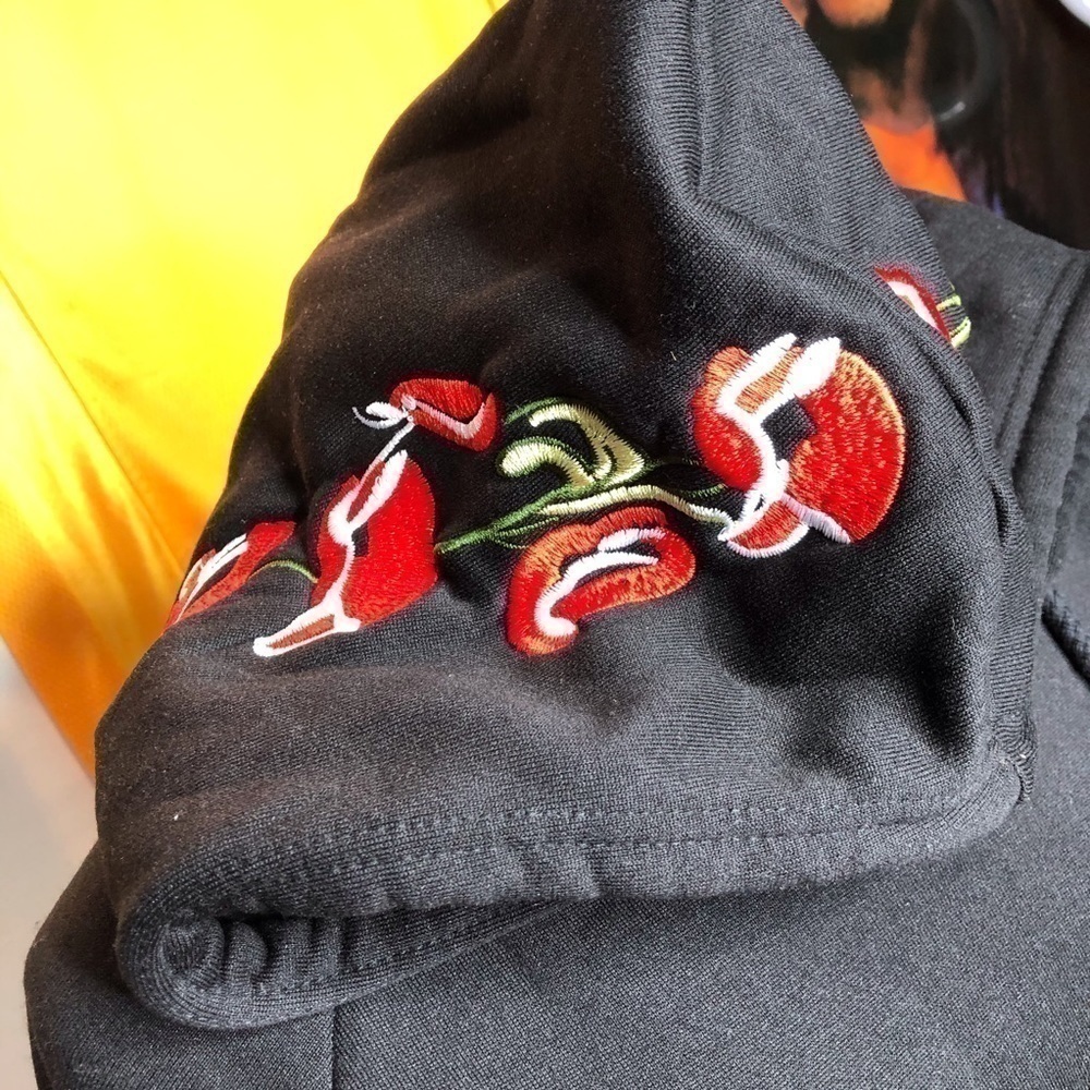 𝅺FLORHO Black Sweatshirt - Picture 3 of 8